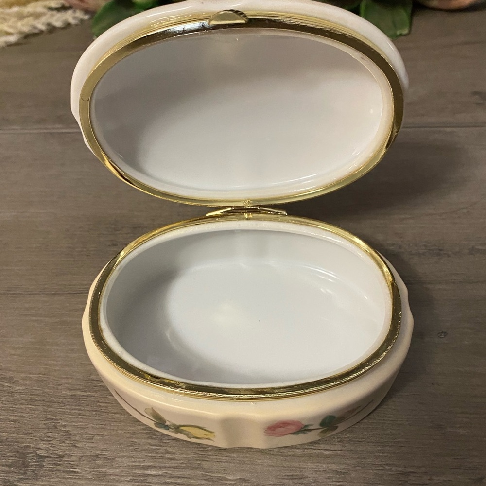 Vintage Victorian Garden, Victorian Rose porcelain trinket box - Picture 7 of 7